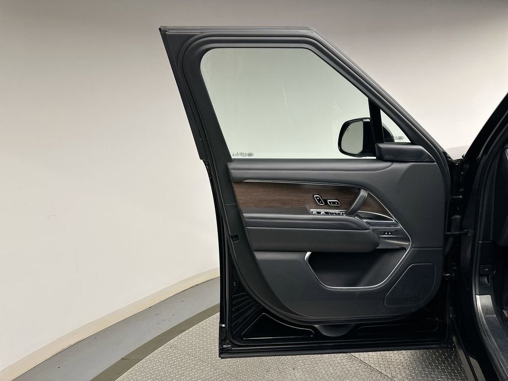 Certified 2023 Land Rover Range Rover SE image 21