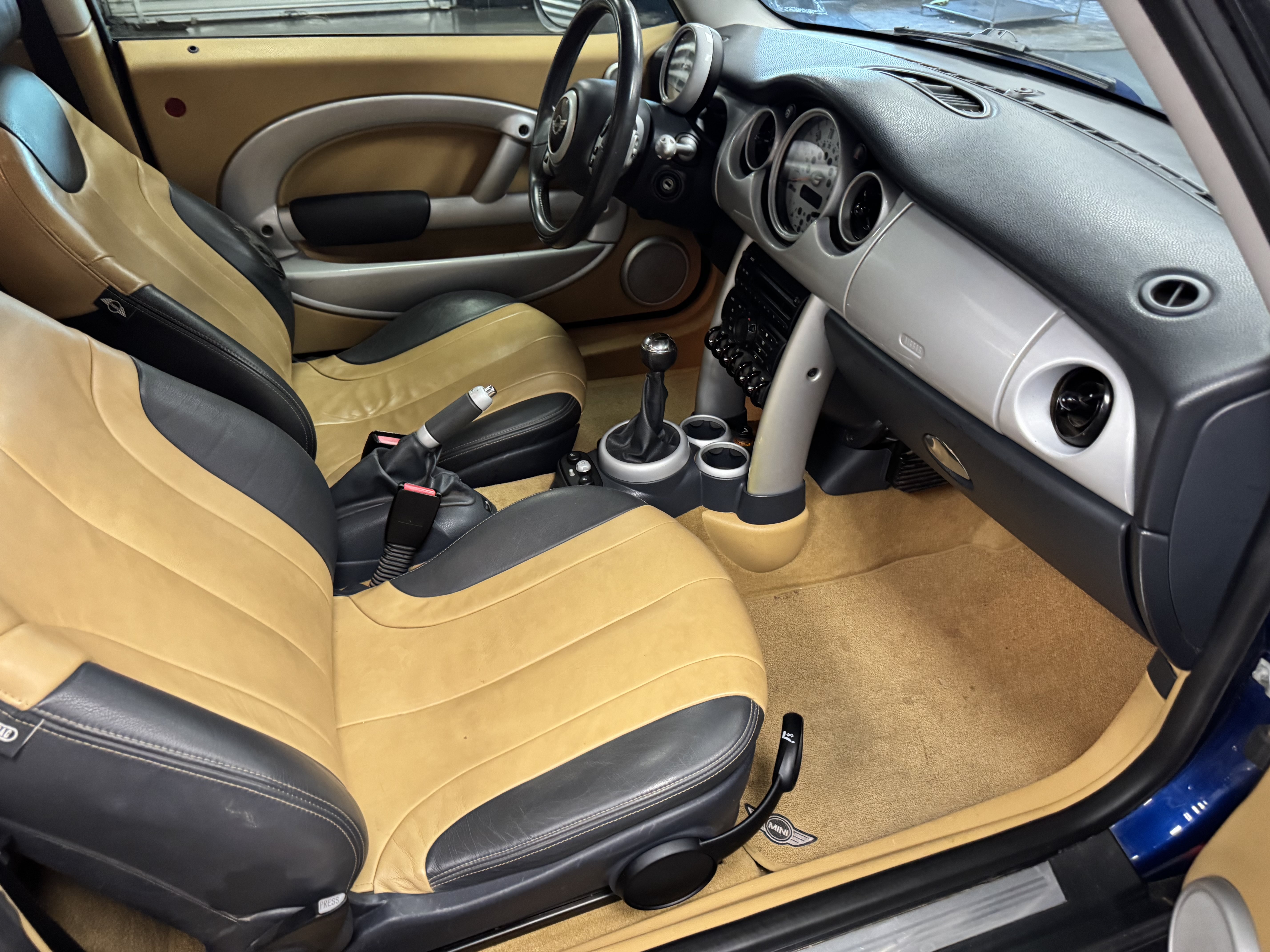 Used 2002 MINI Cooper Hardtop FWD image 7