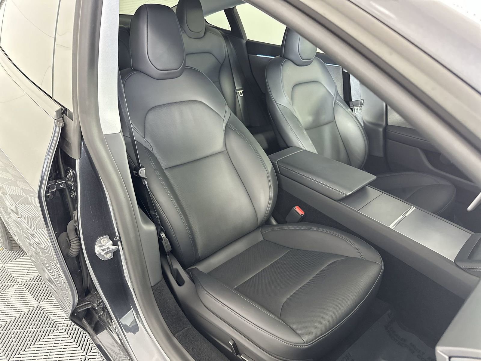 Used 2025 Tesla Model 3 image 27