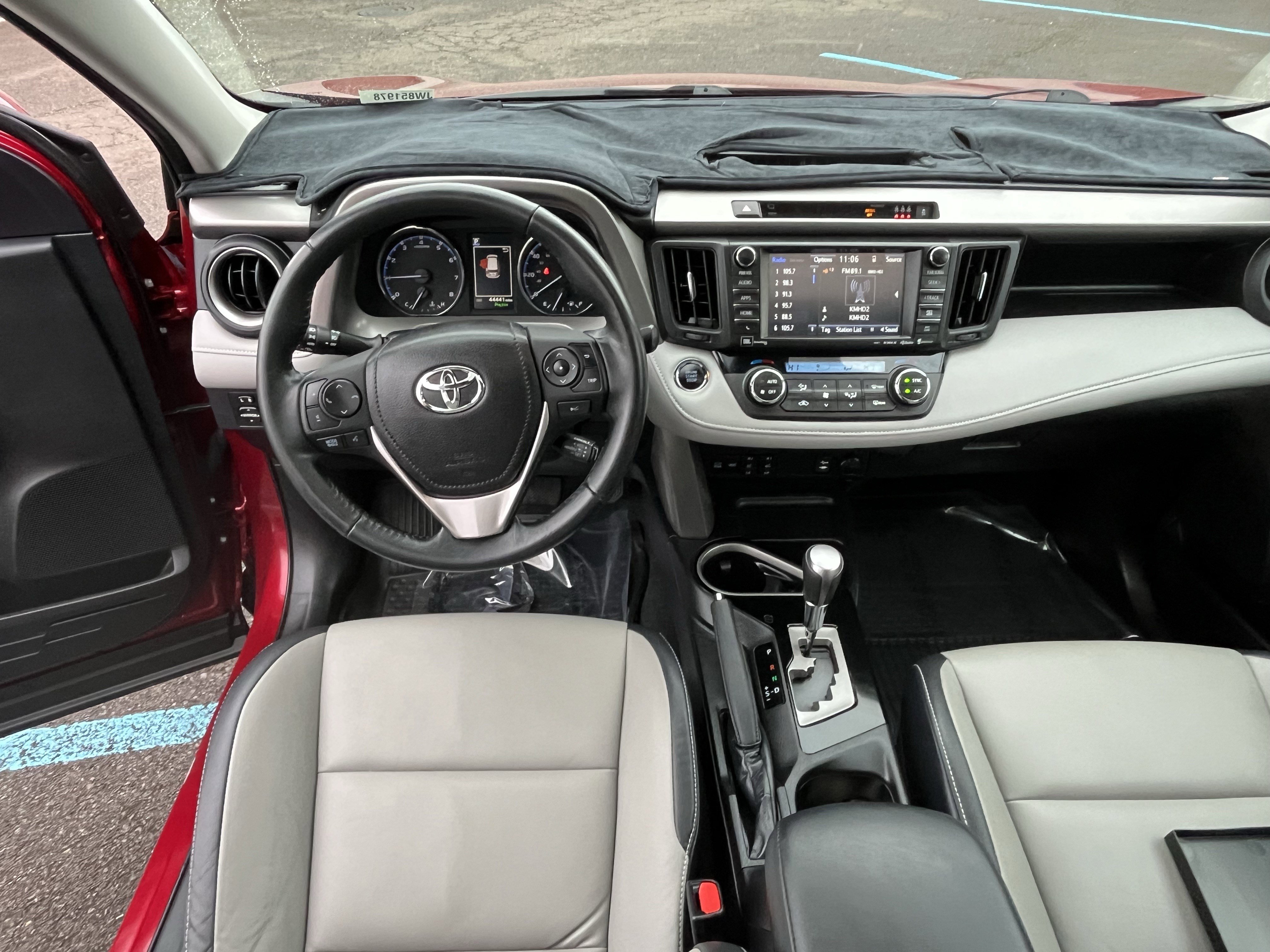 Used 2018 Toyota RAV4 Limited w/ Advanced Technology Package image 11
