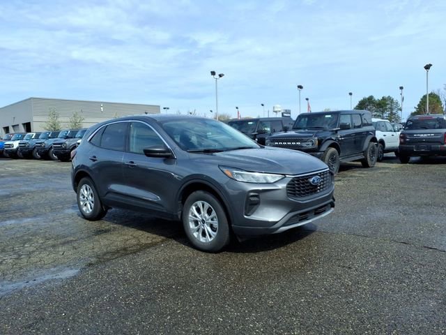 Used 2024 Ford Escape Active AWD/4WD image 3