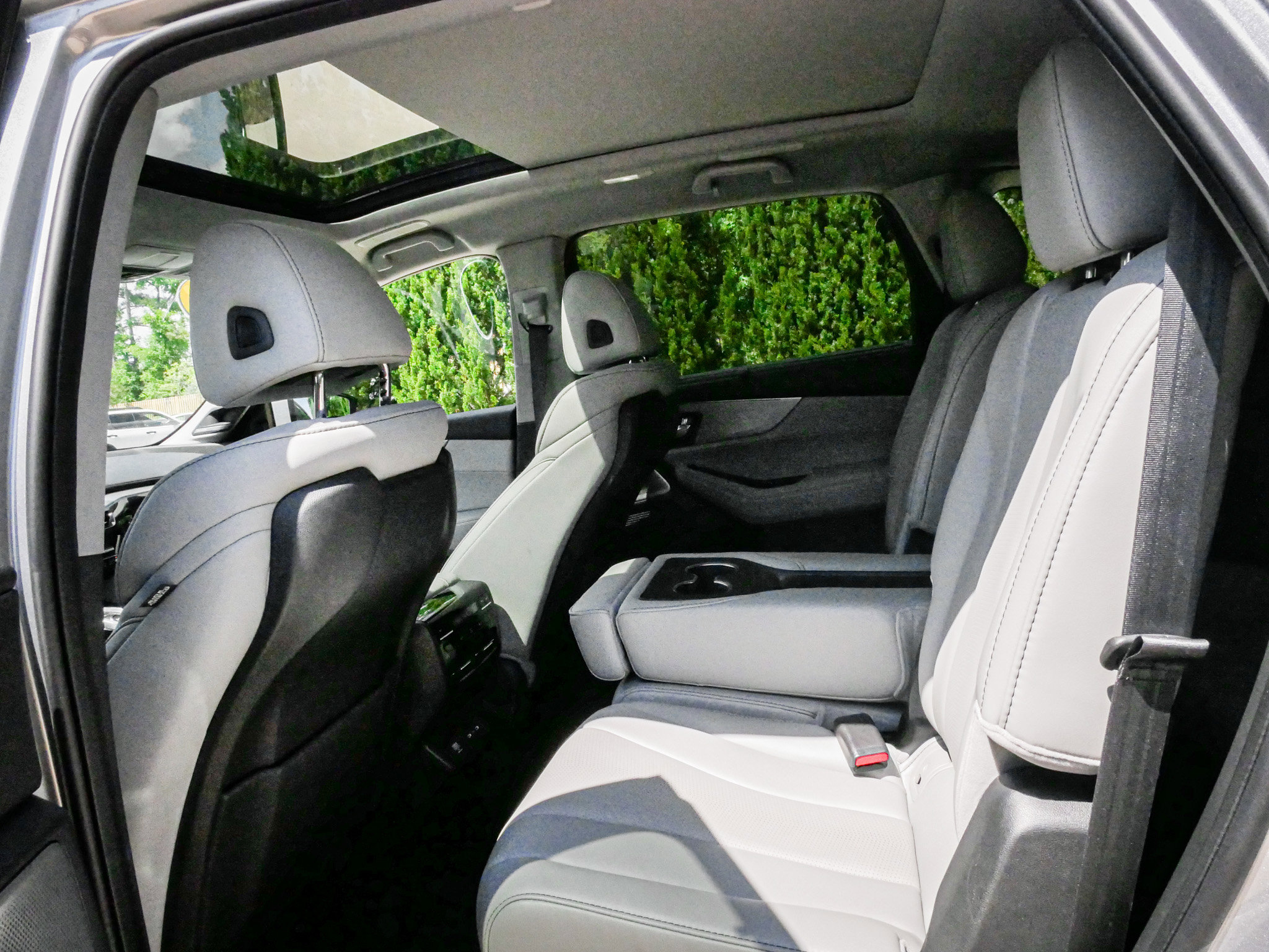 Used 2025 Acura MDX SH-AWD w/ Technology Package image 31