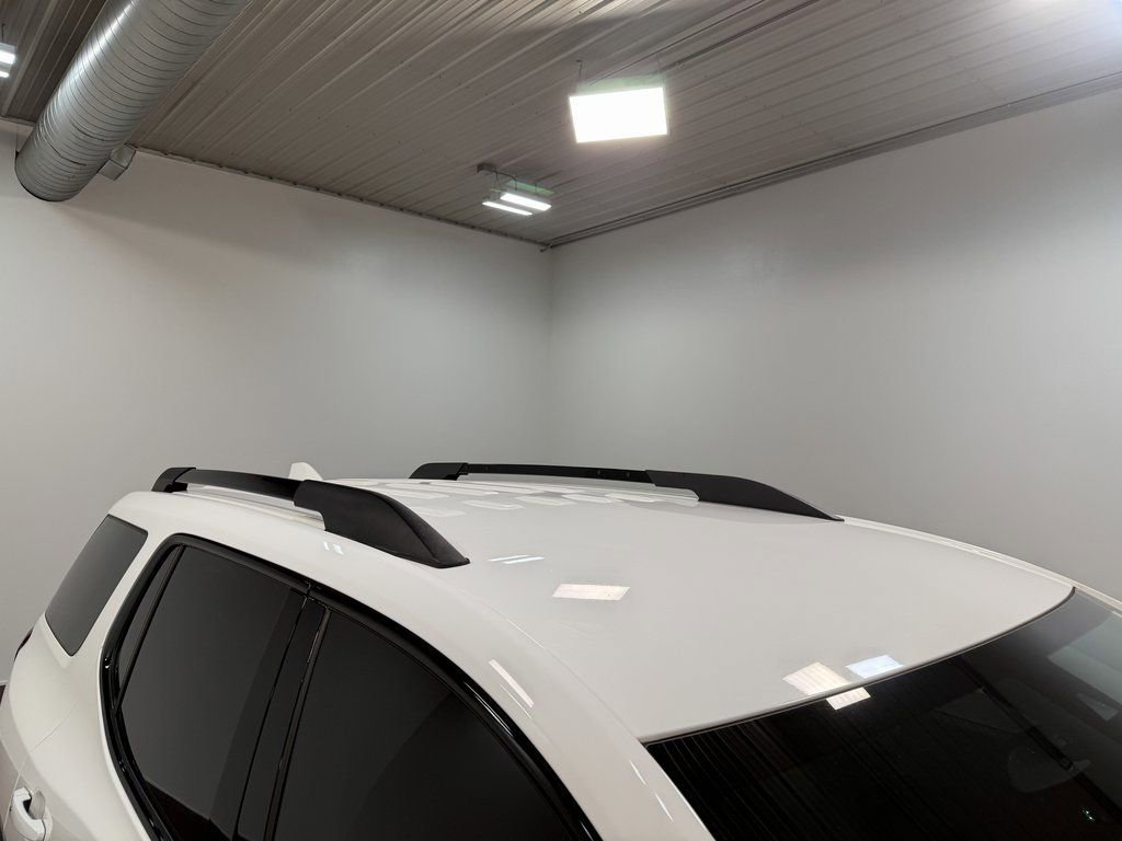 Used 2023 GMC Acadia AT4 image 46