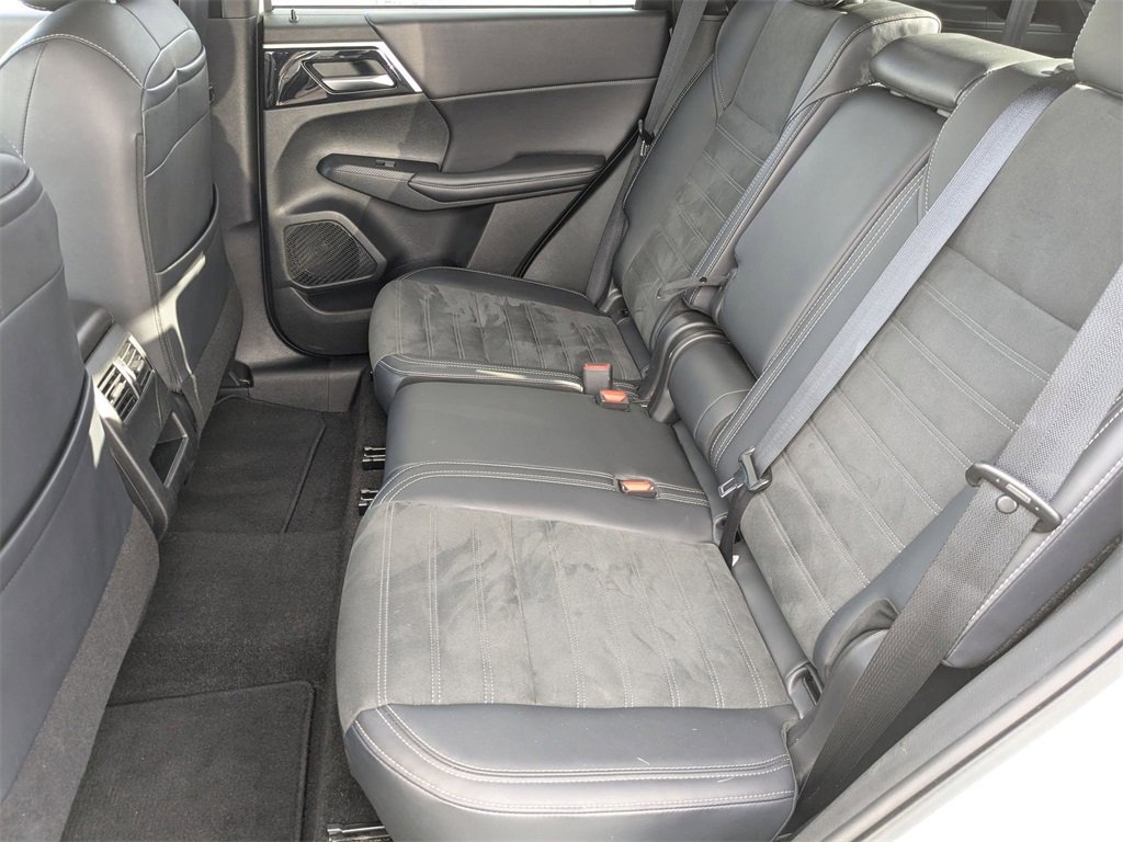 Used 2024 Mitsubishi Outlander SE image 31