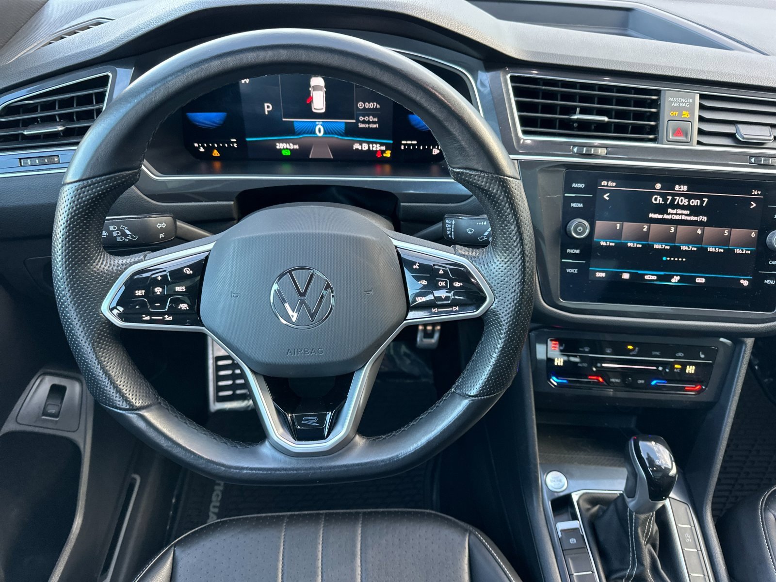 Used 2022 Volkswagen Tiguan SE R-Line image 14