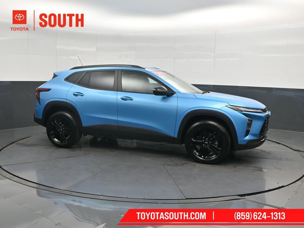 Used 2025 Chevrolet Trax ACTIV w/ Driver Confidence Package image 1