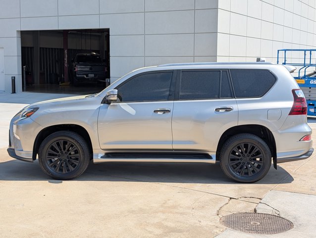 Used 2022 Lexus GX 460 Luxury w/ Sport Design Package AWD/4WD image 26