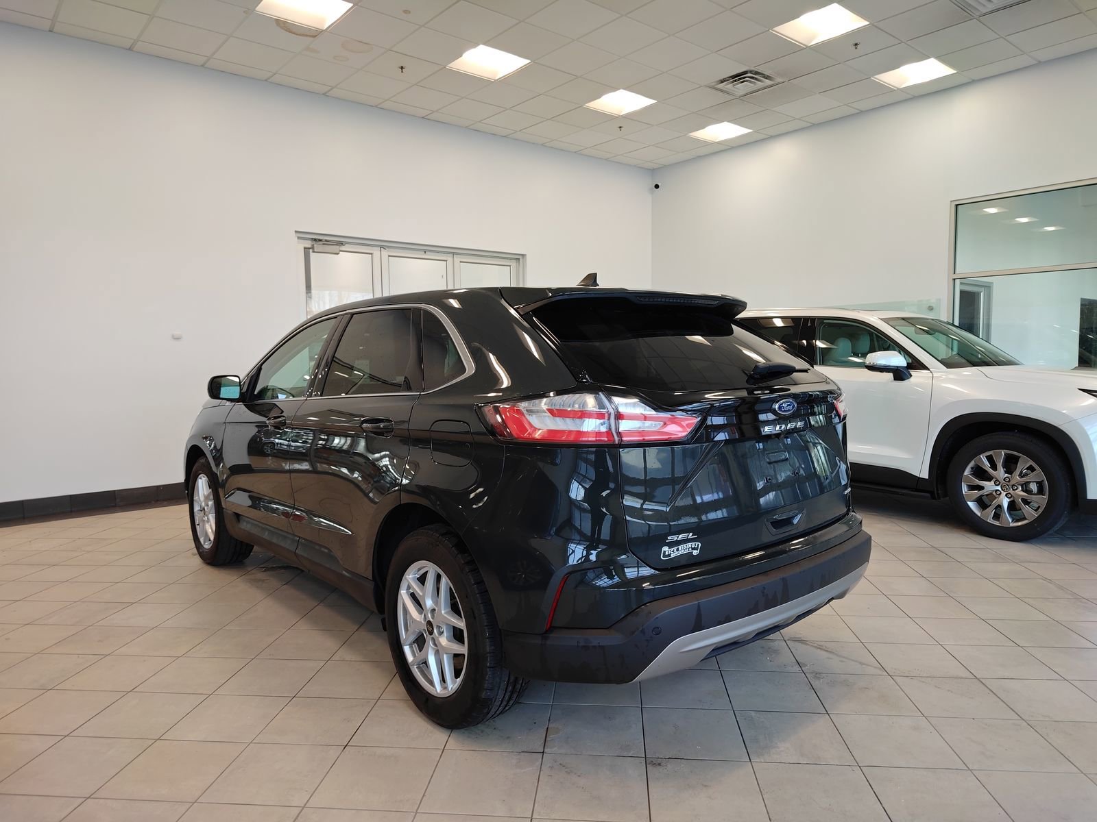 Used 2024 Ford Edge SEL image 4