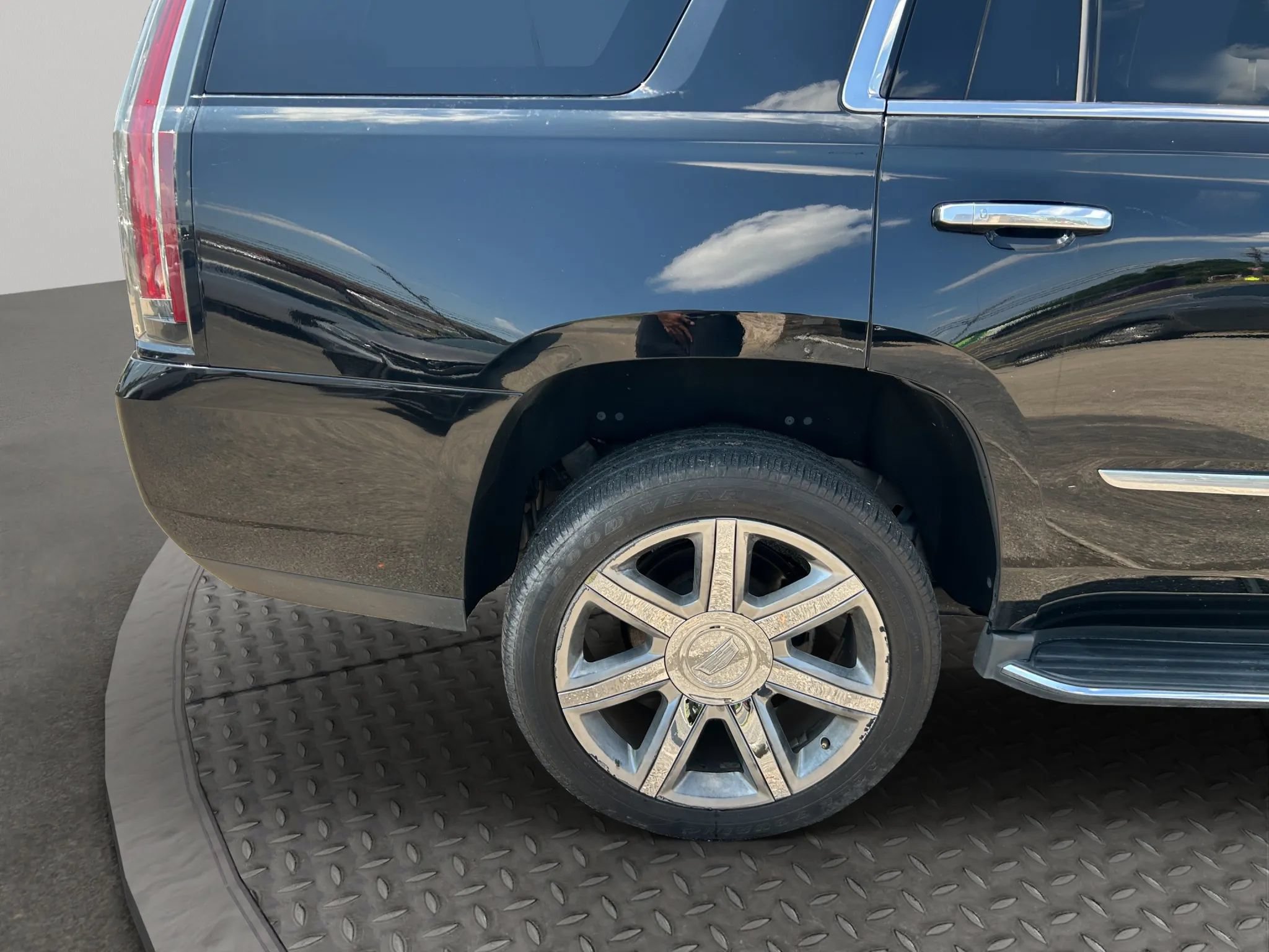 Used 2016 Cadillac Escalade Luxury RWD image 28