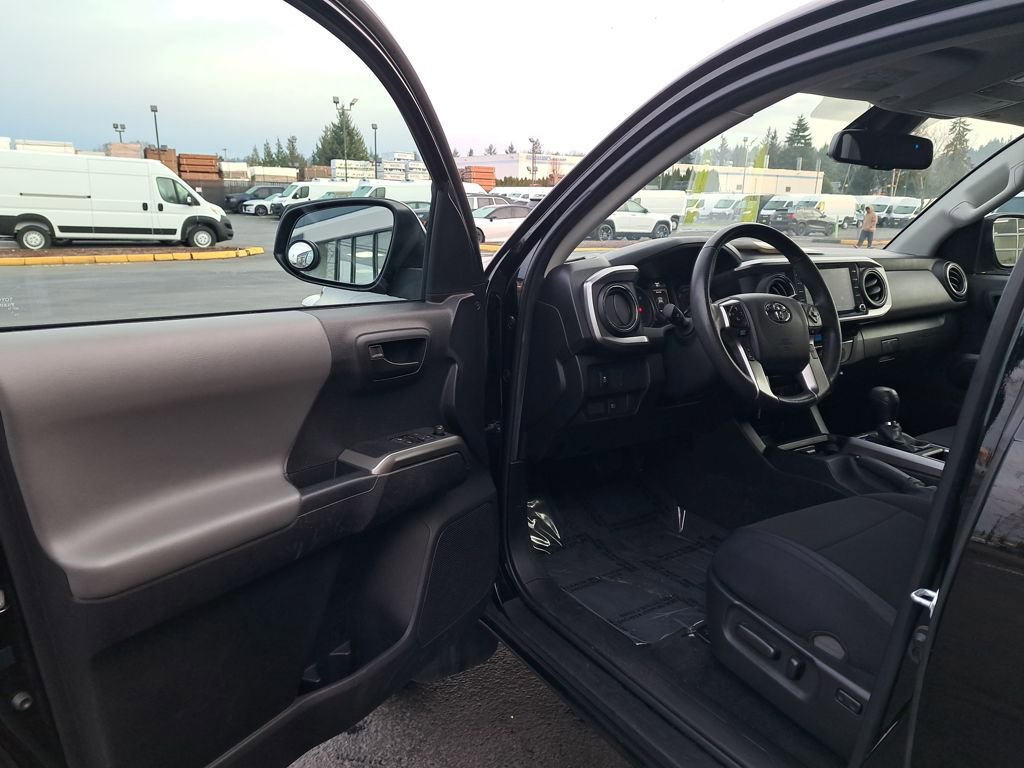 Used 2022 Toyota Tacoma TRD Sport image 11