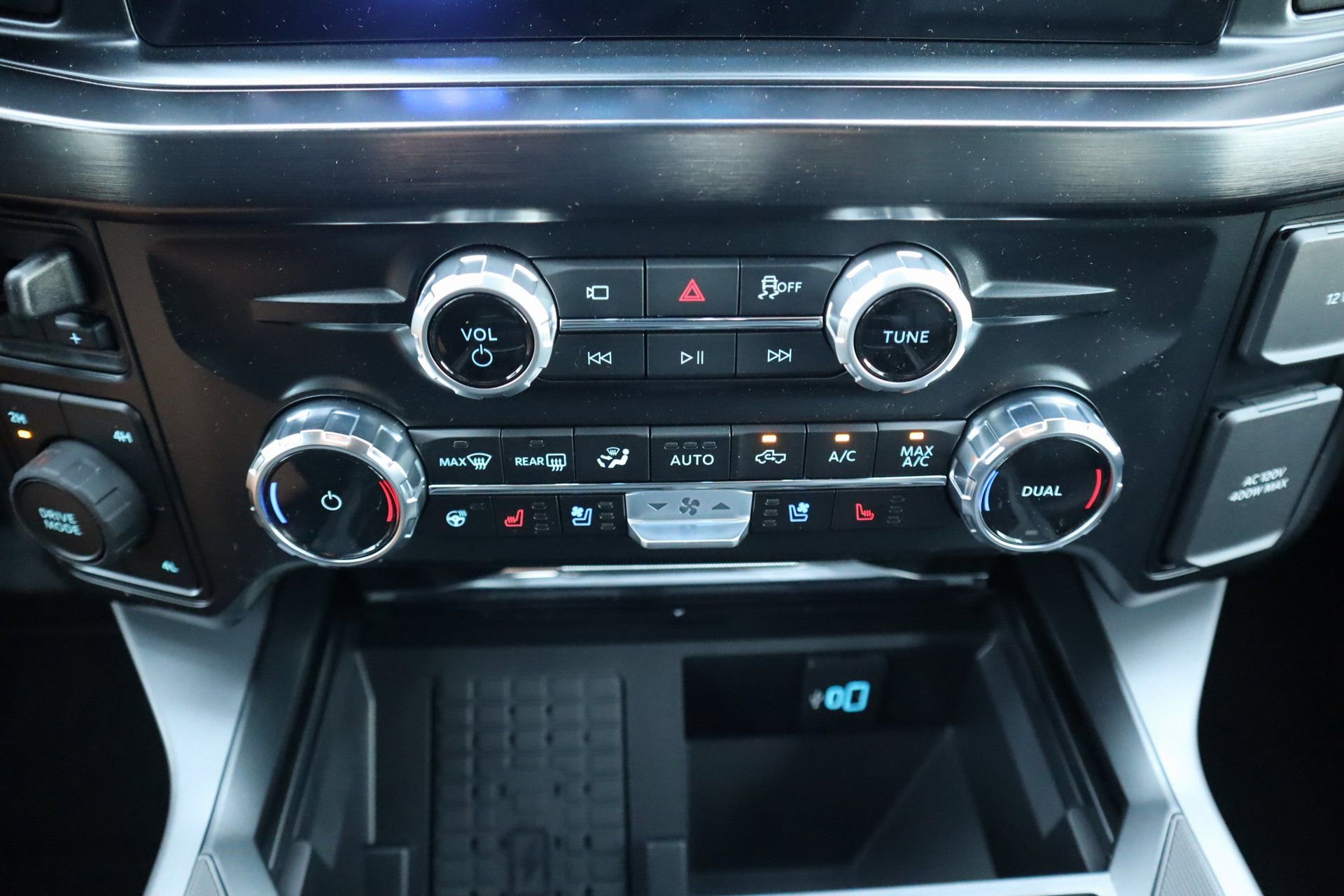 New 2026 Ford F250 Lariat w/ Black Appearance Package AWD/4WD image 7