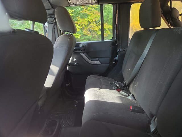 Used 2015 Jeep Wrangler Unlimited Sport w/ Connectivity Group AWD/4WD image 10