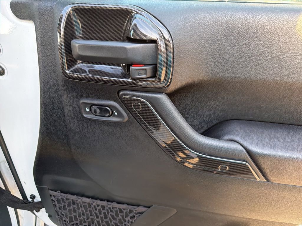 Used 2018 Jeep Wrangler Unlimited Sahara AWD/4WD image 25