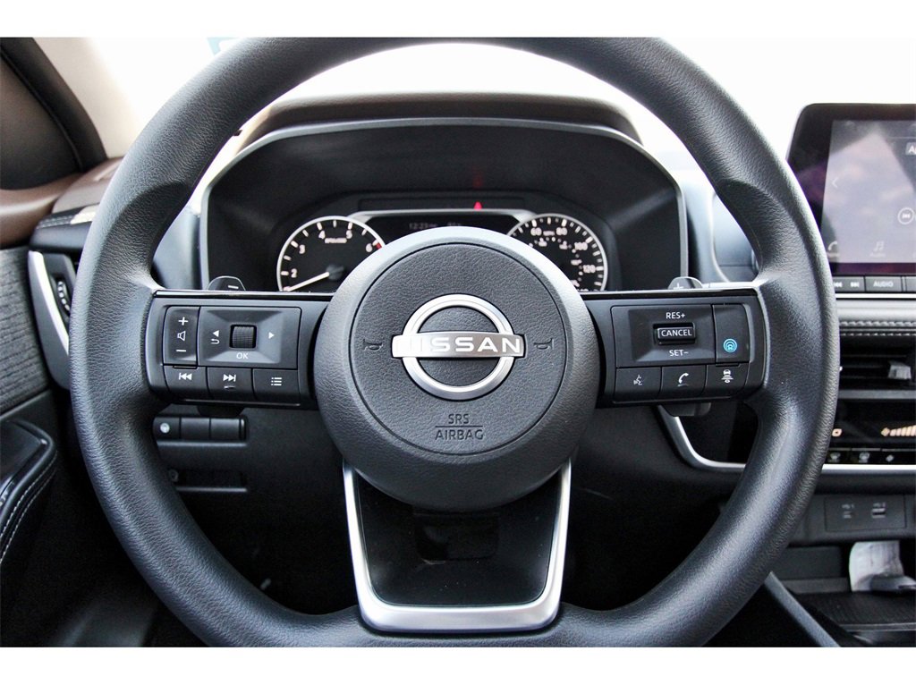 Used 2023 Nissan Rogue SV image 9