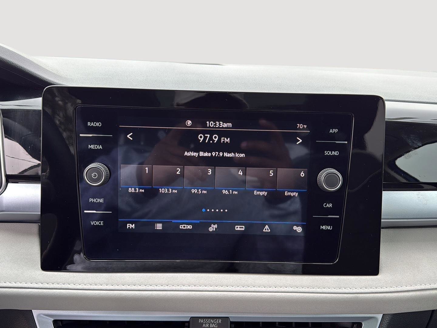 Certified 2025 Volkswagen Taos SE w/ Panoramic Sunroof Package image 16