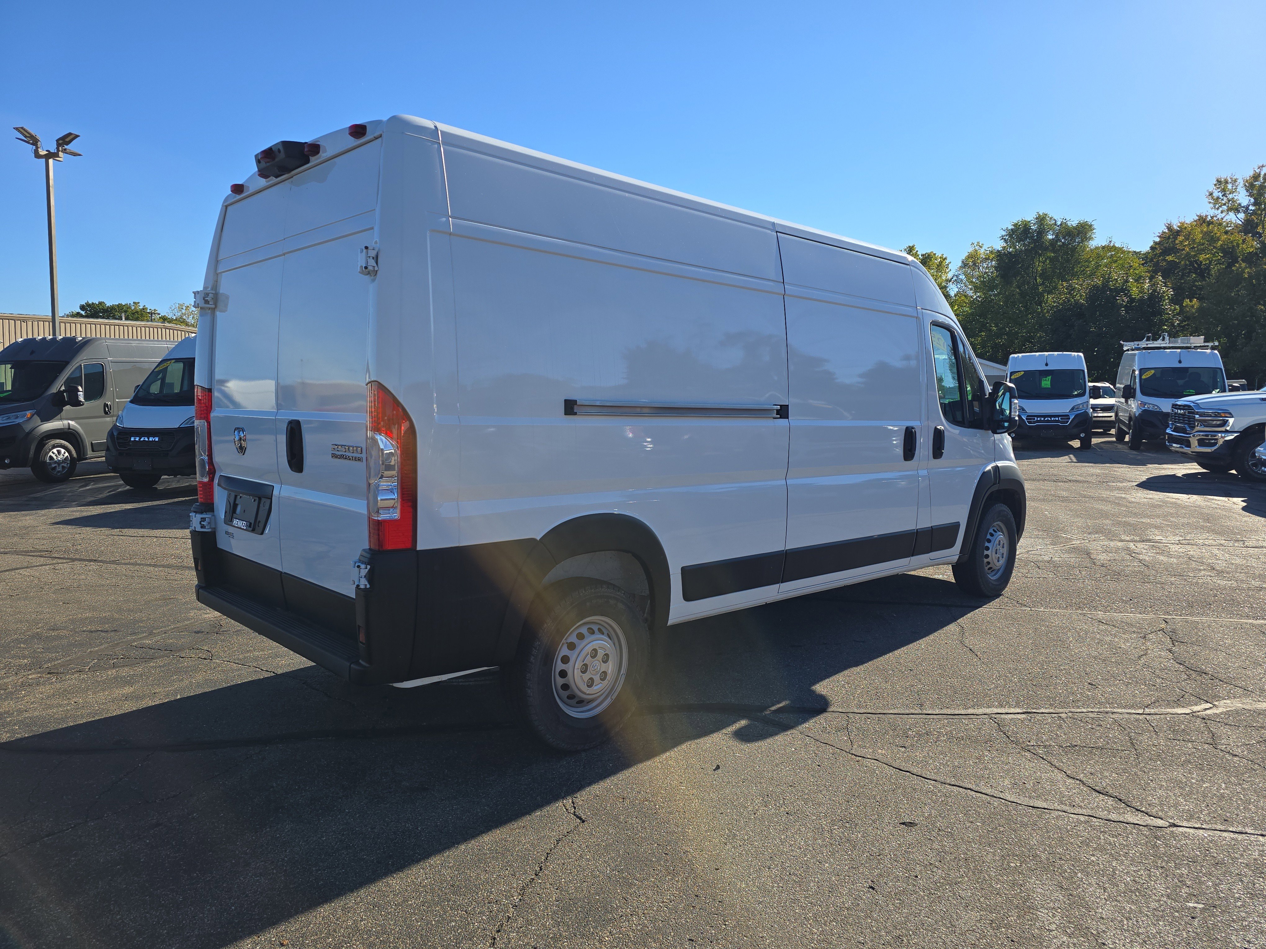 Used 2025 RAM ProMaster 2500 w/ Convenience Group image 4