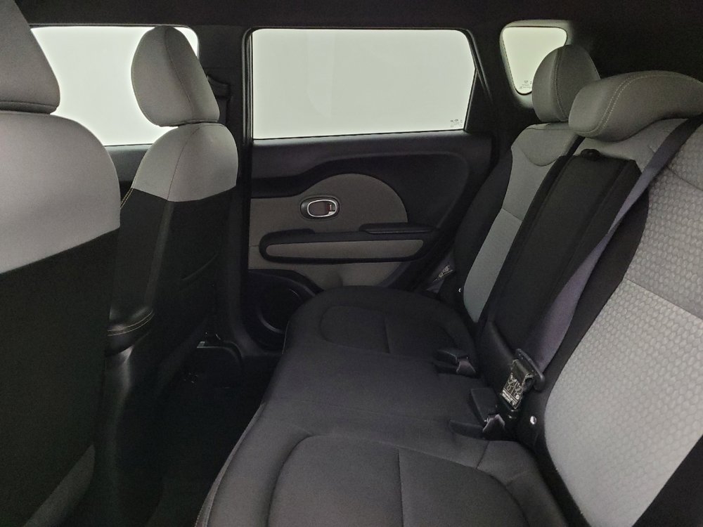 Used 2016 Kia Soul + FWD image 18