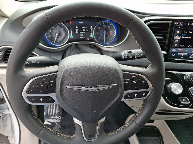 Used 2024 Chrysler Pacifica Touring-L FWD image 21