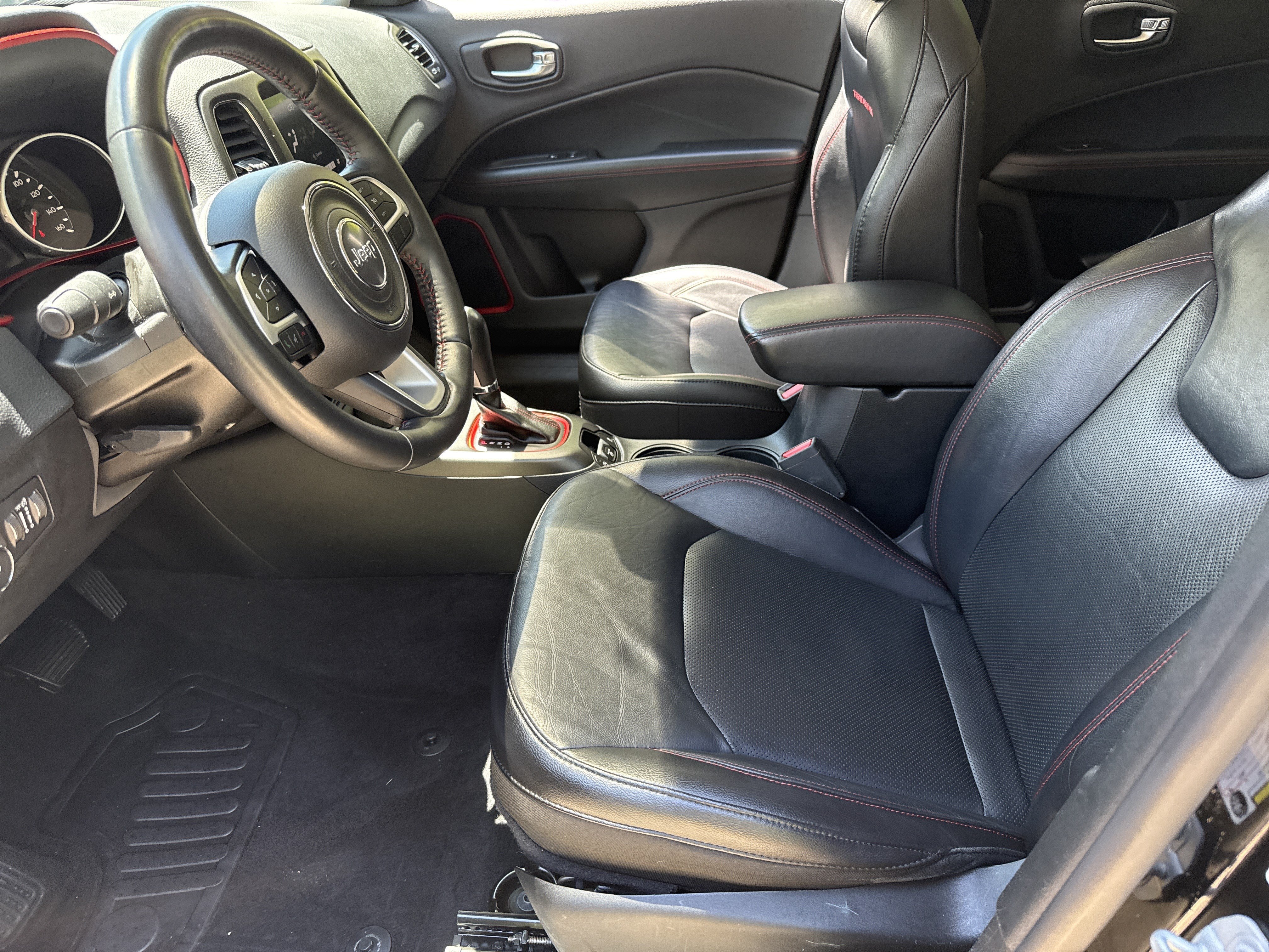 Used 2018 Jeep Compass Trailhawk w/ Leather Interior Group AWD/4WD image 9