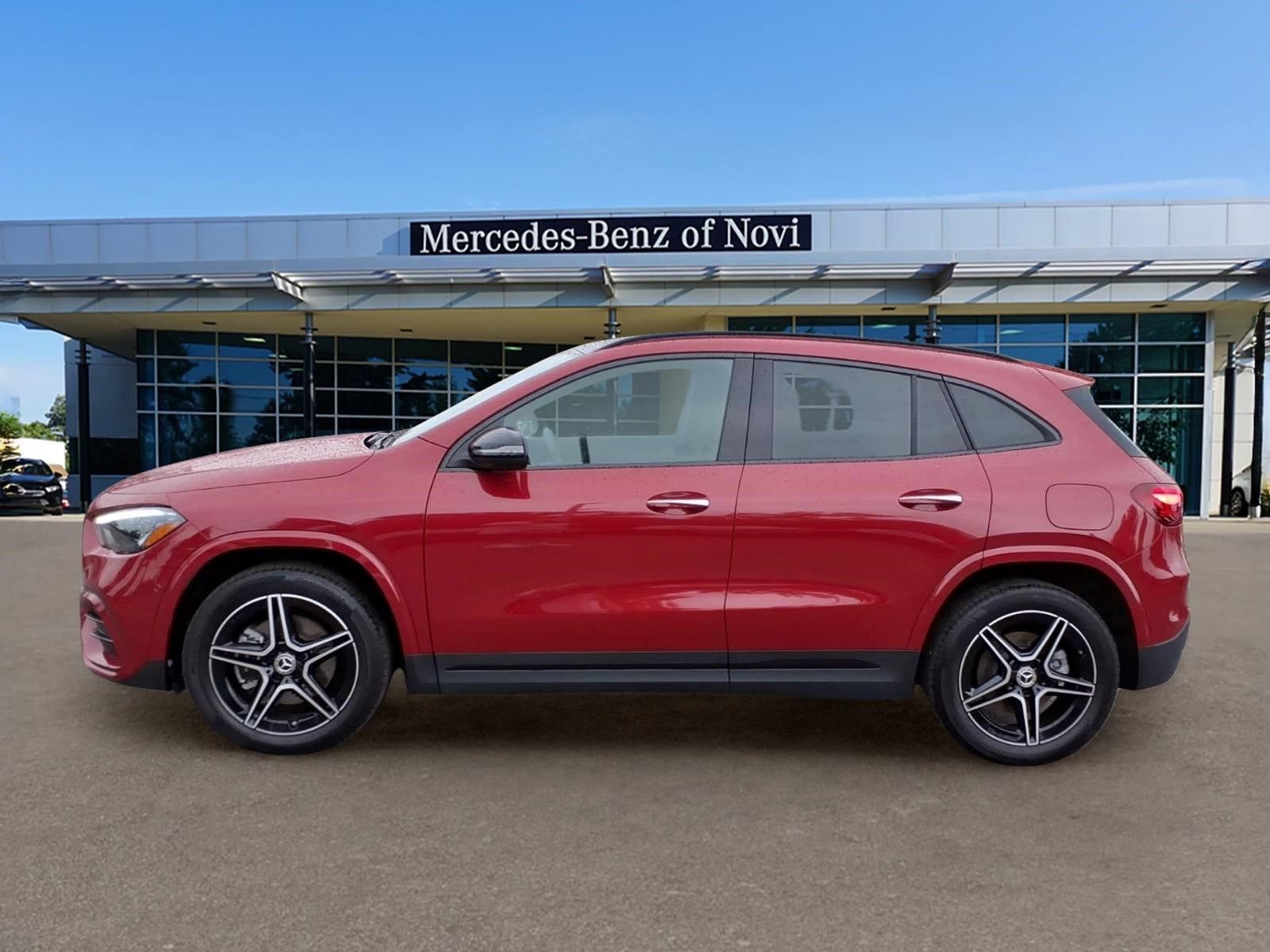 Used 2025 Mercedes-Benz GLA 250 4MATIC image 2