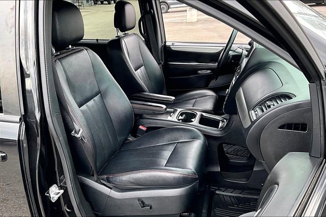 Used 2018 Dodge Grand Caravan GT image 26