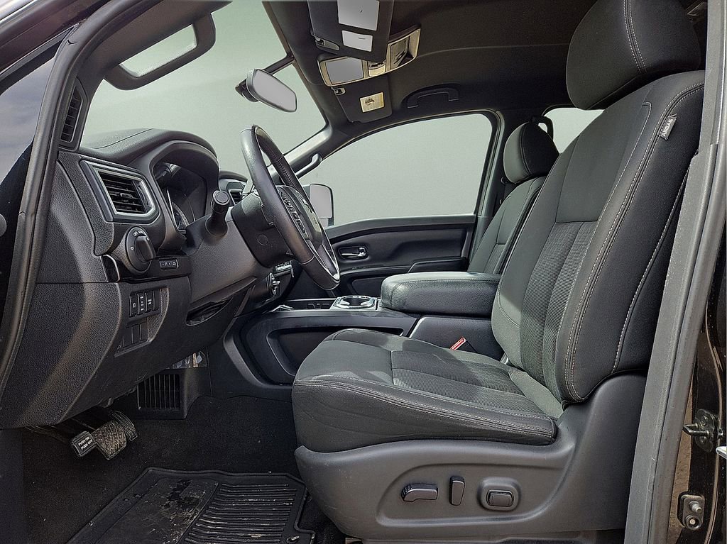 Used 2019 Nissan Titan SV w/ SV Convenience Package image 23