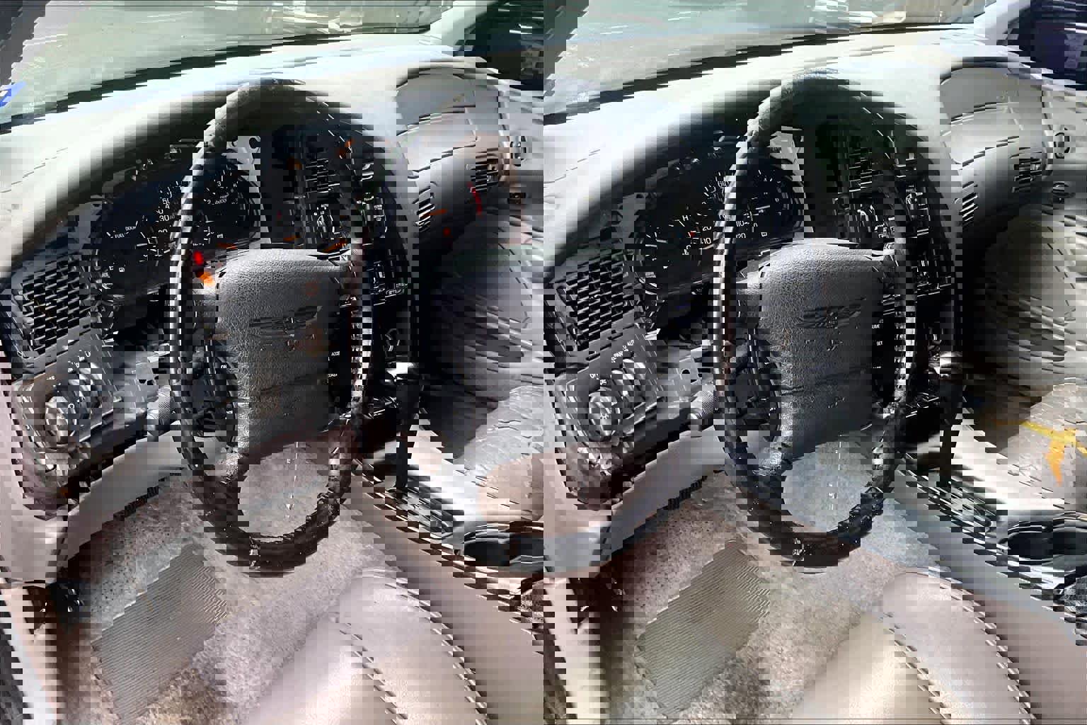 Used 1997 Ford Thunderbird LX image 17