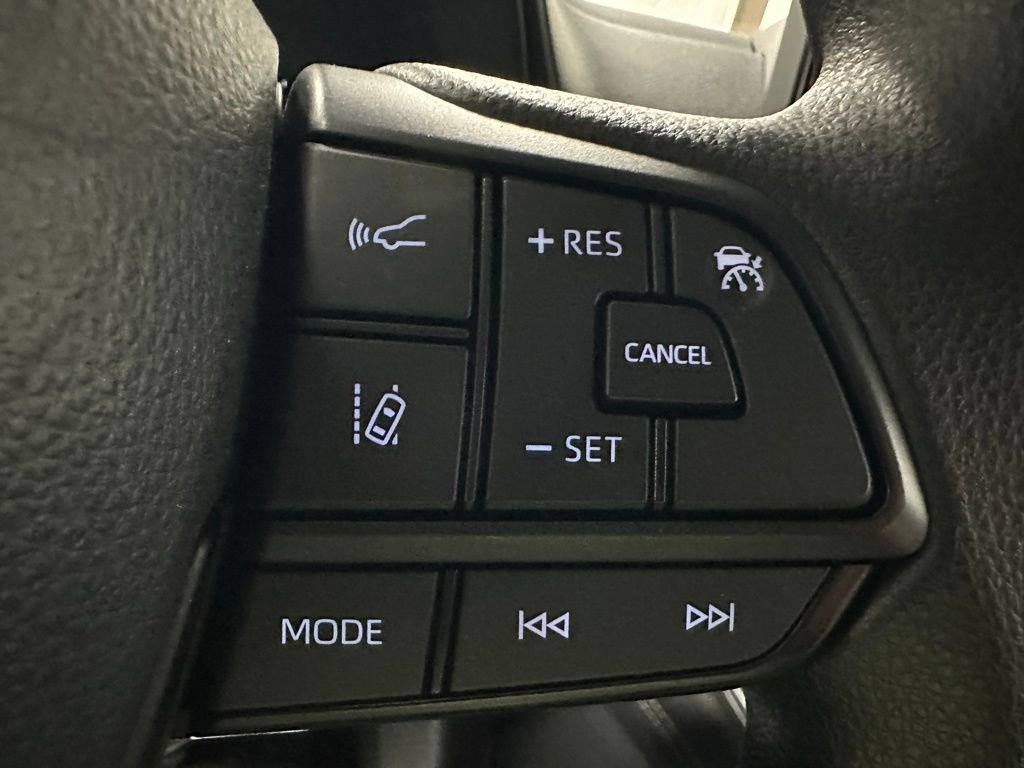 Used 2025 Toyota Sienna LE FWD image 20