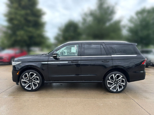 New 2026 Lincoln Navigator Reserve AWD/4WD image 10