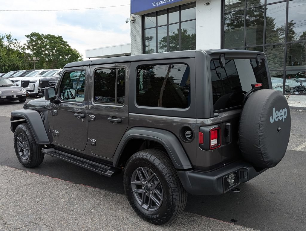 Used 2025 Jeep Wrangler Unlimited Sport AWD/4WD image 10