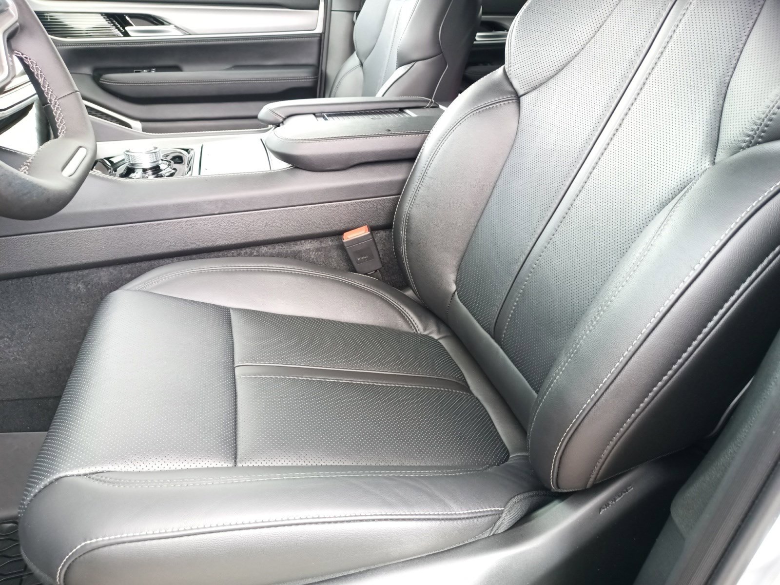 New 2025 Jeep Wagoneer 4WD w/ Convenience Group I image 19