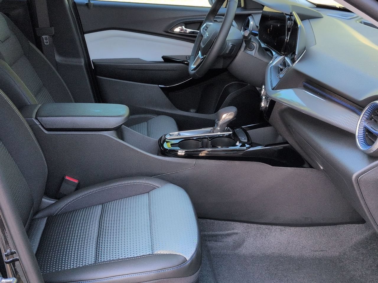 New 2026 Chevrolet Trax LT w/ Driver Confidence Package FWD image 25