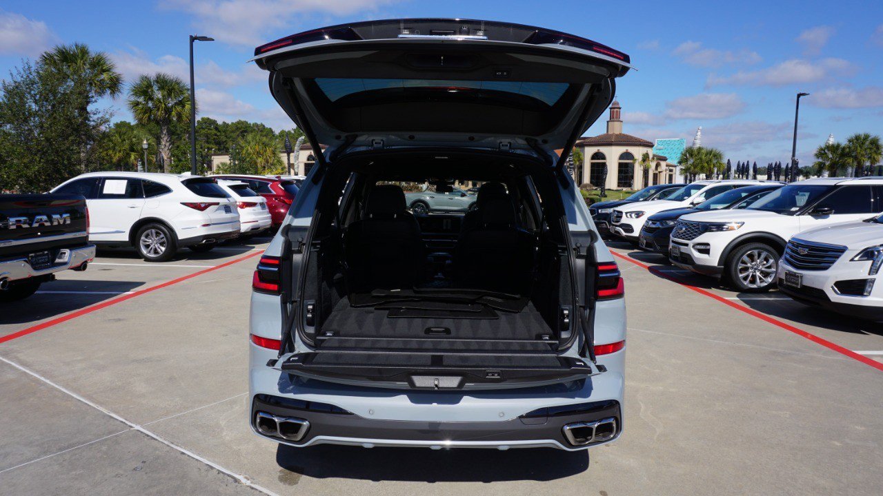 Used 2023 BMW X7 M60i w/ Executive Package image 37