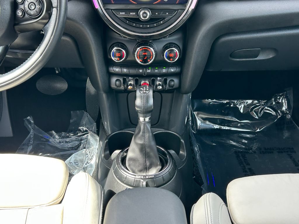 Used 2015 MINI Cooper 4-Door Hardtop FWD image 25