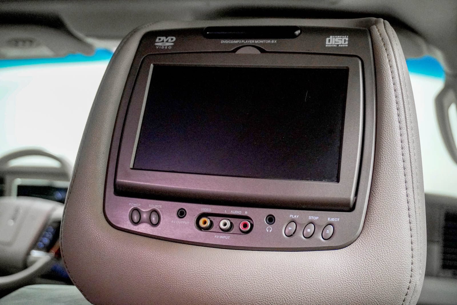 Used 2011 Lincoln Navigator L 4WD image 36