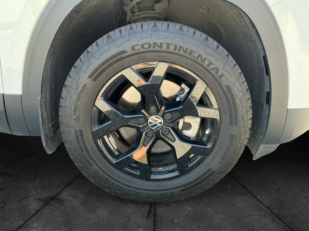Used 2025 Volkswagen Atlas Peak Edition SE AWD/4WD image 15