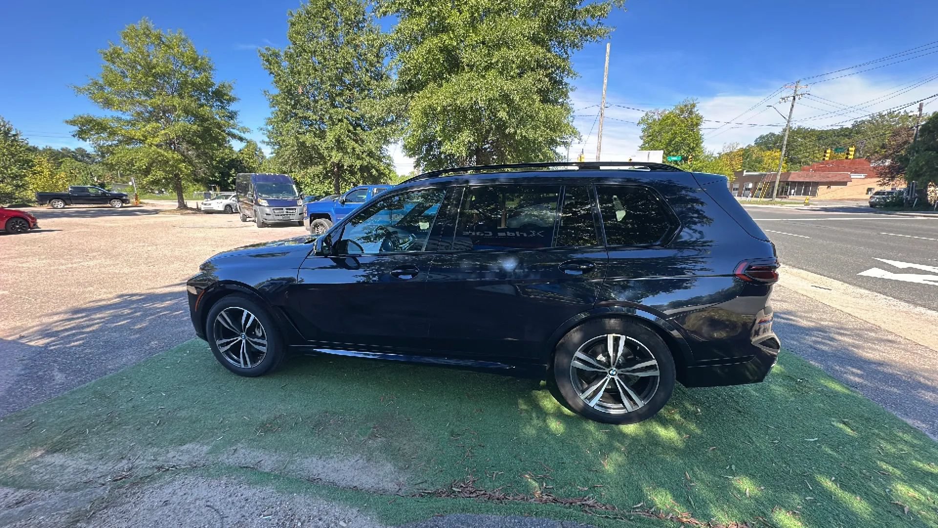 Used 2024 BMW X7 xDrive40i w/ M Sport Package AWD/4WD image 5