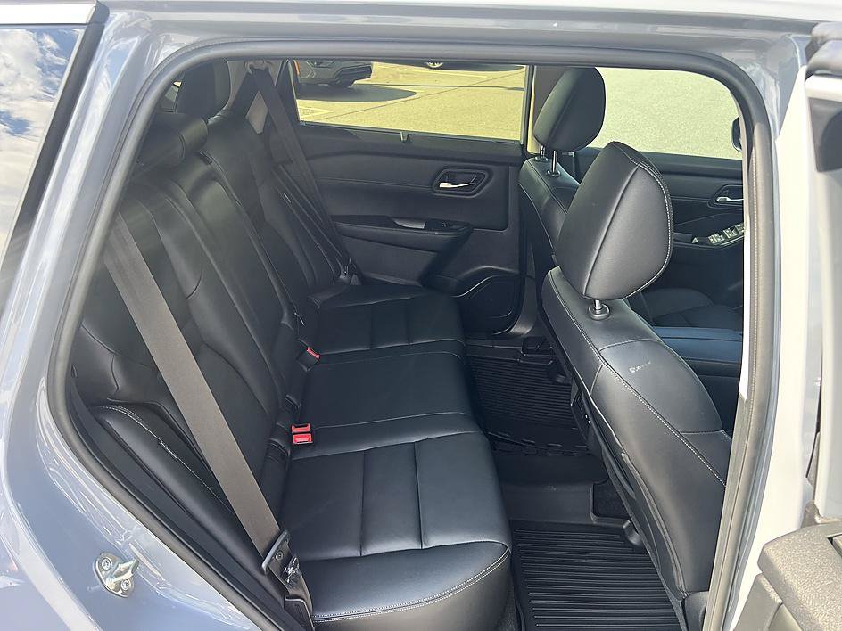 Certified 2025 Nissan Rogue SL w/ Tech Package FWD image 16