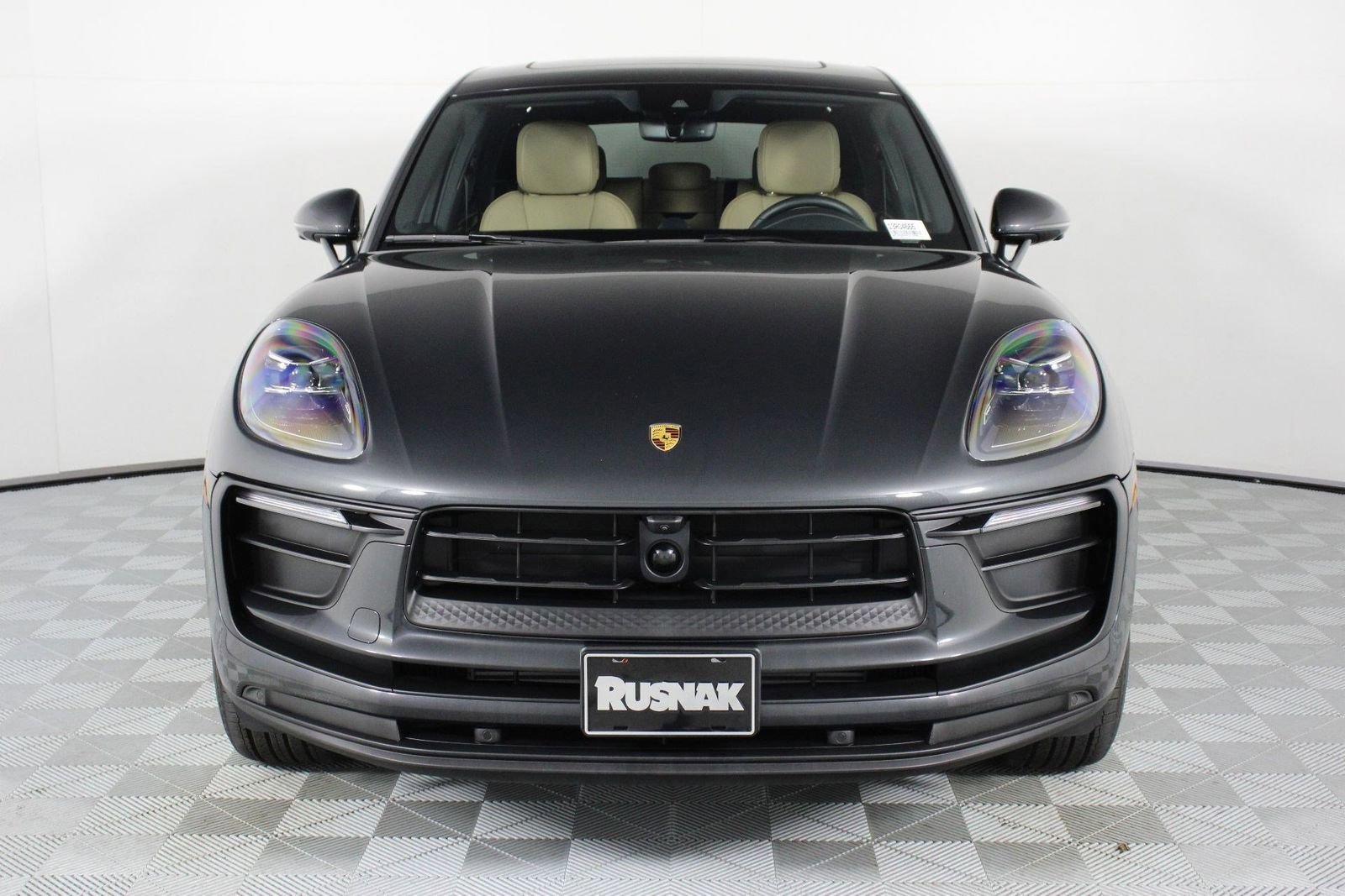 Certified 2025 Porsche Macan image 10