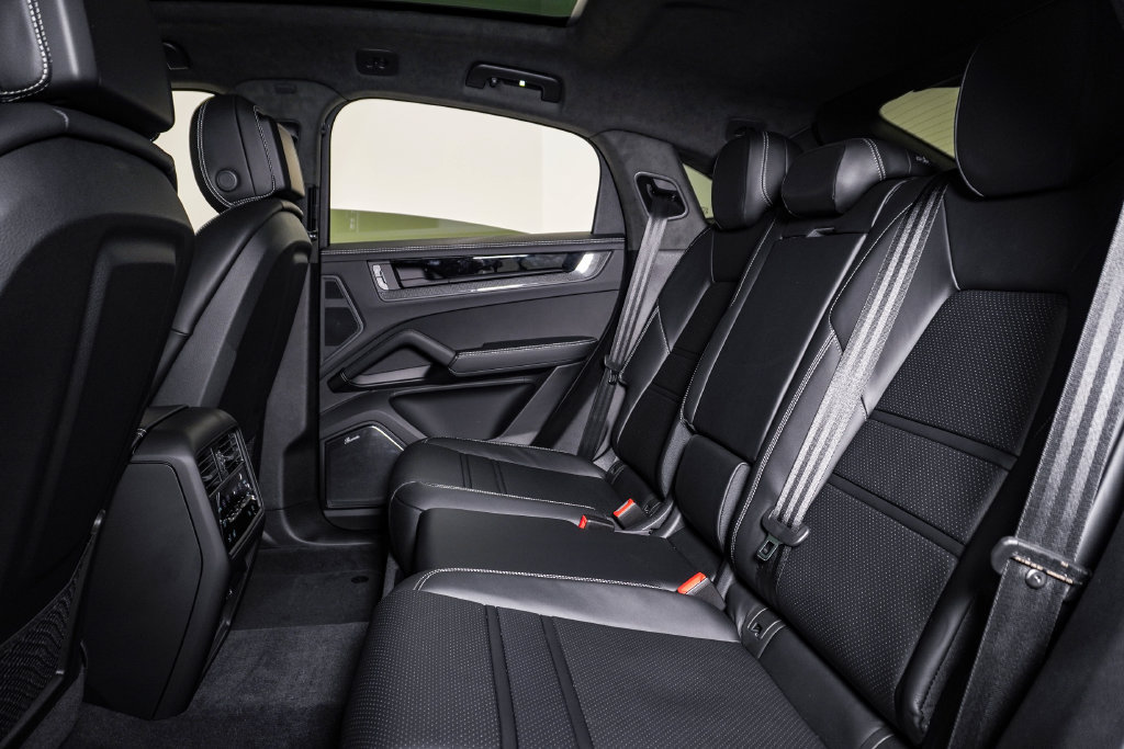 New 2026 Porsche Cayenne GTS AWD/4WD image 17