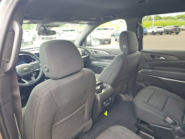 Used 2025 Chevrolet Traverse LT FWD image 35