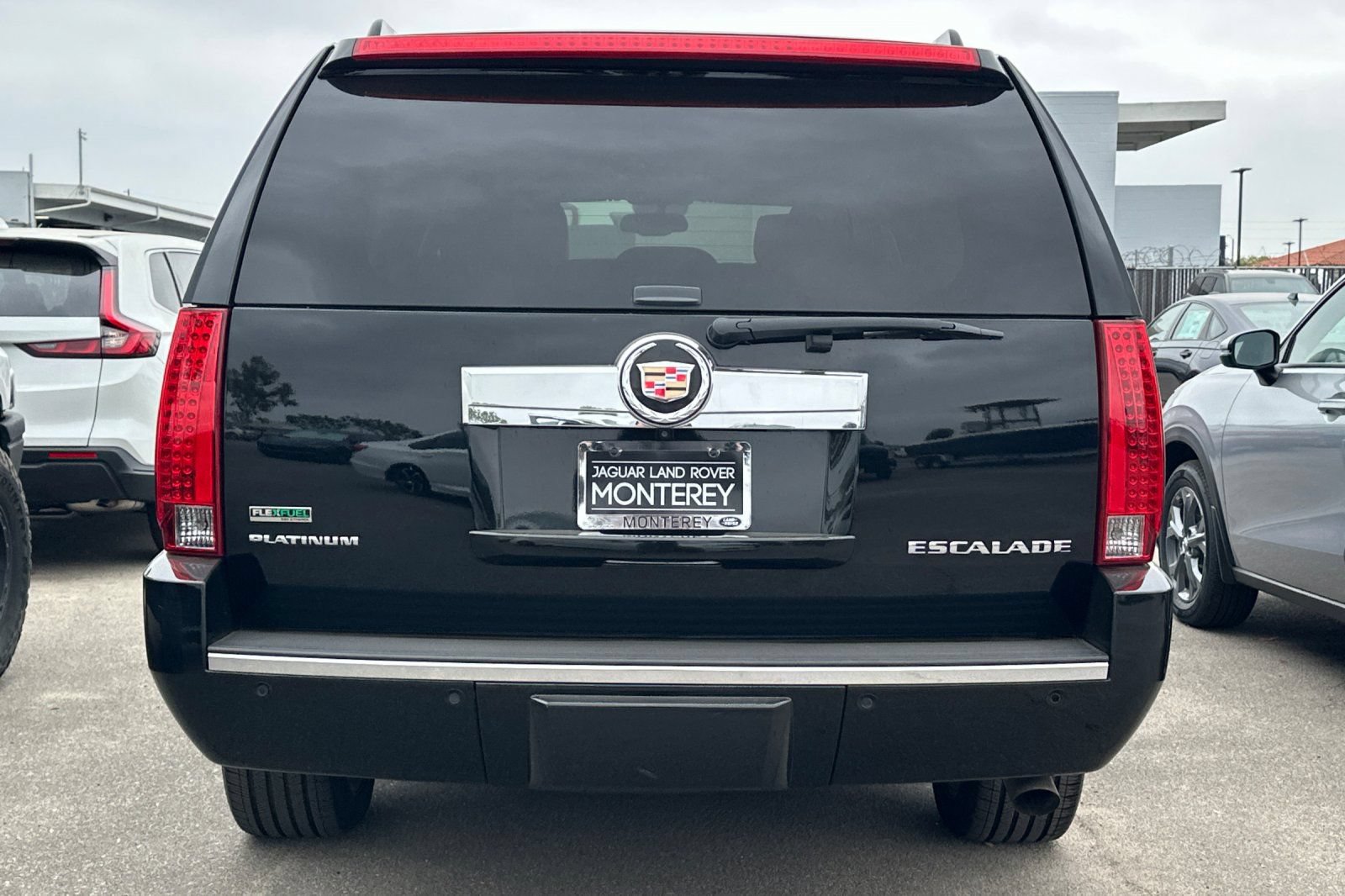 Used 2011 Cadillac Escalade ESV Platinum AWD/4WD image 5