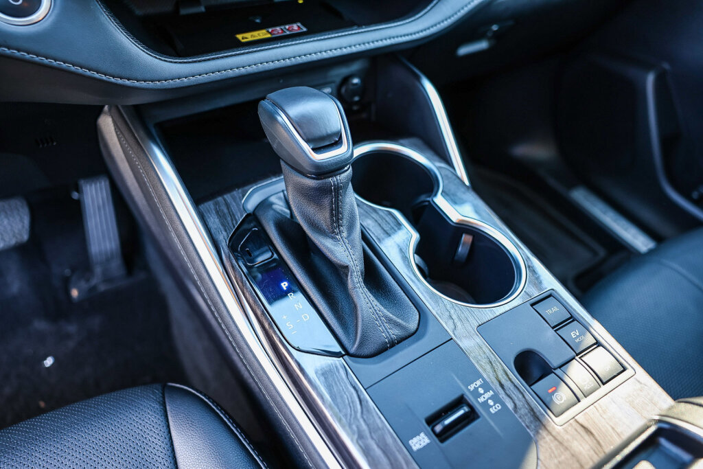 Certified 2025 Toyota Highlander Limited image 14