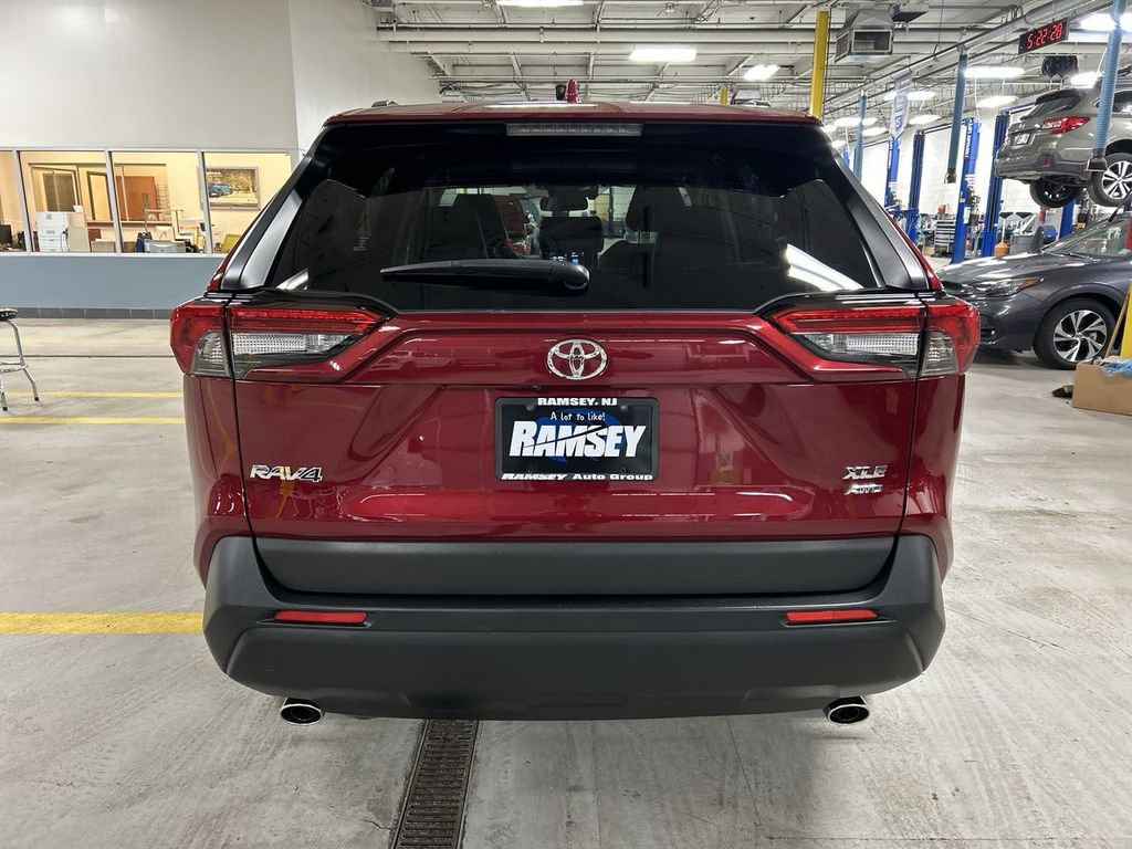 Used 2021 Toyota RAV4 XLE Premium image 7