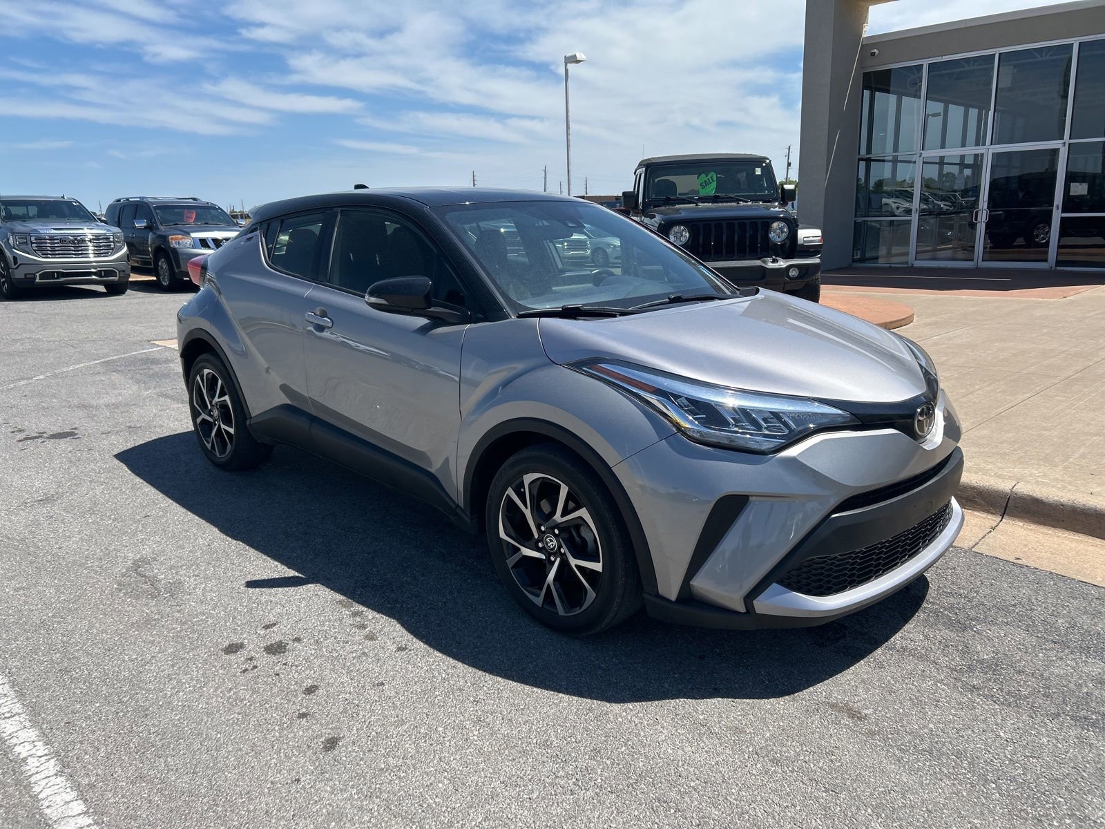 Used 2020 Toyota C-HR XLE FWD image 3