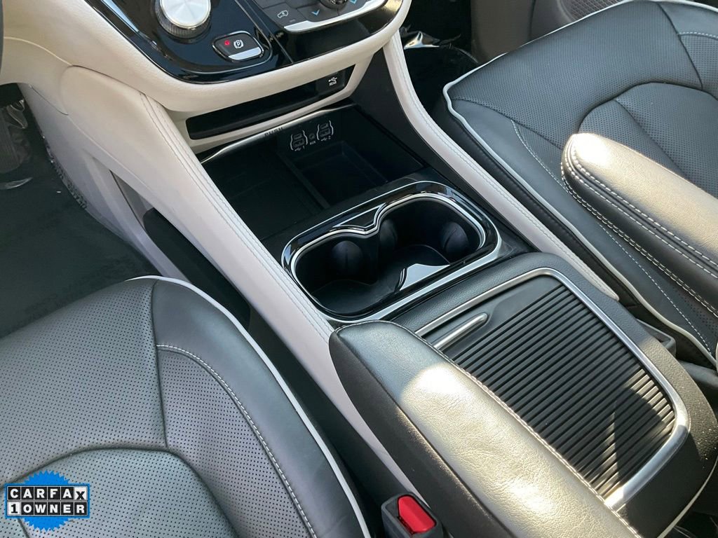 Used 2022 Chrysler Pacifica Limited w/ Uconnect Theater Family Group image 48