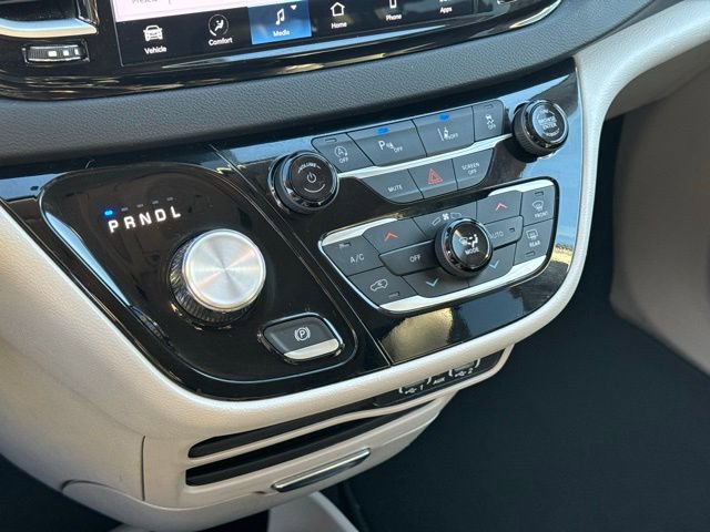 Used 2024 Chrysler Pacifica Touring-L image 28