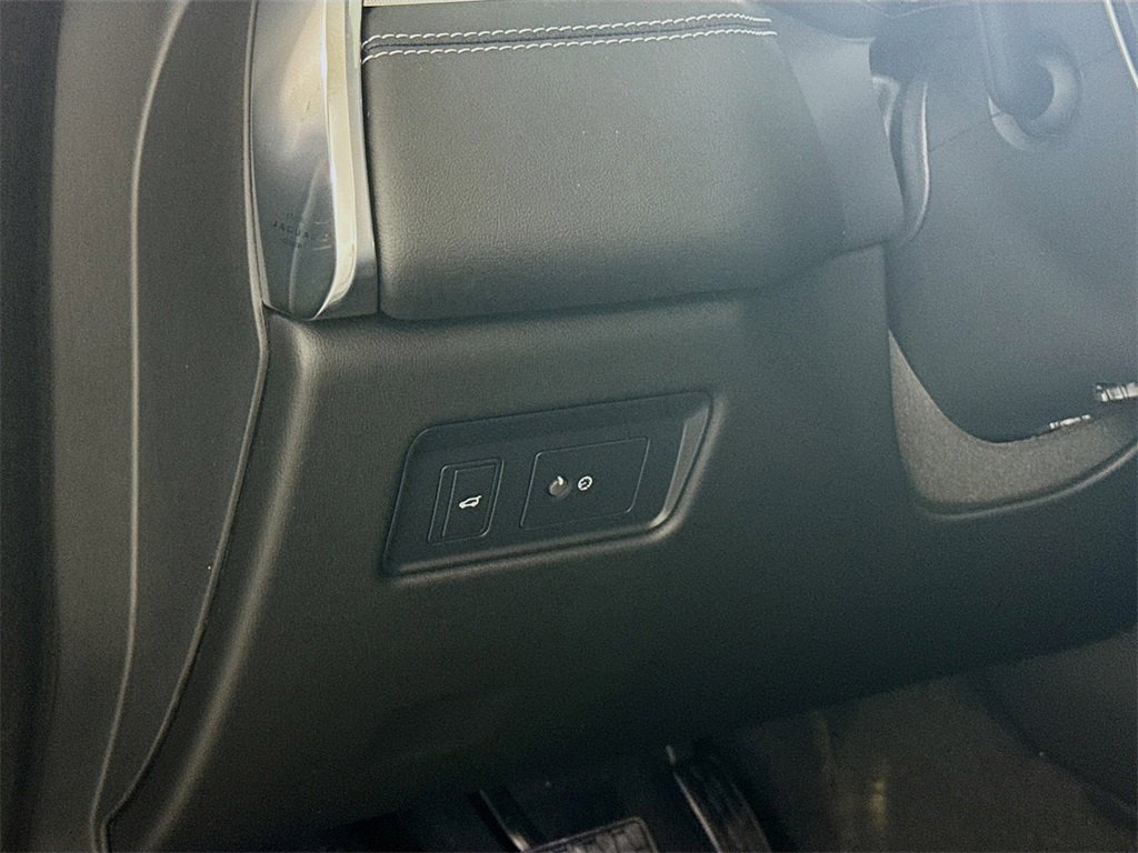 New 2026 Jaguar F-PACE R-Dynamic S image 10