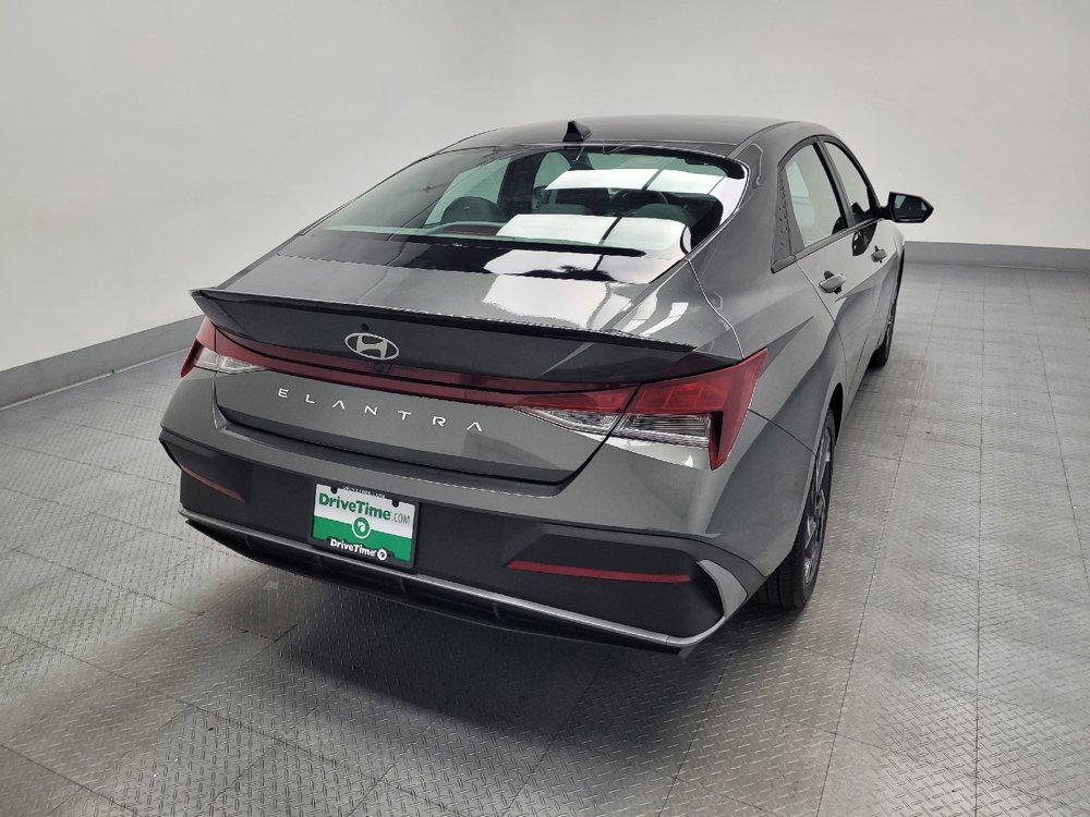 Used 2025 Hyundai Elantra Sport FWD image 7
