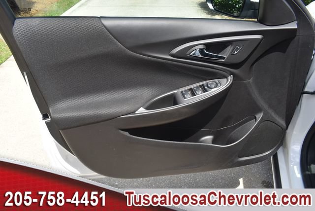 Used 2025 Chevrolet Malibu RS FWD image 16